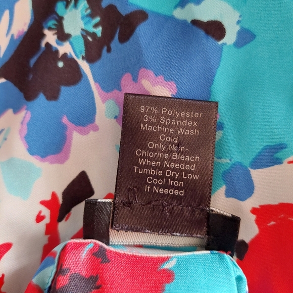 Ann Taylor Short Sleeve Floral Printed Stretchy Blouse, size XS. - Picture 4 of 4